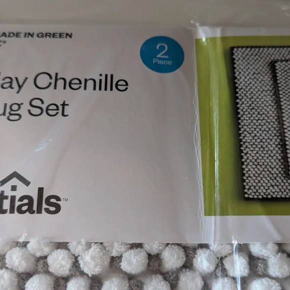 LAST ONE Set Of Room Essentials White and Gray Everyday Chenille Bath Rug Set - Picture 2 of 3
